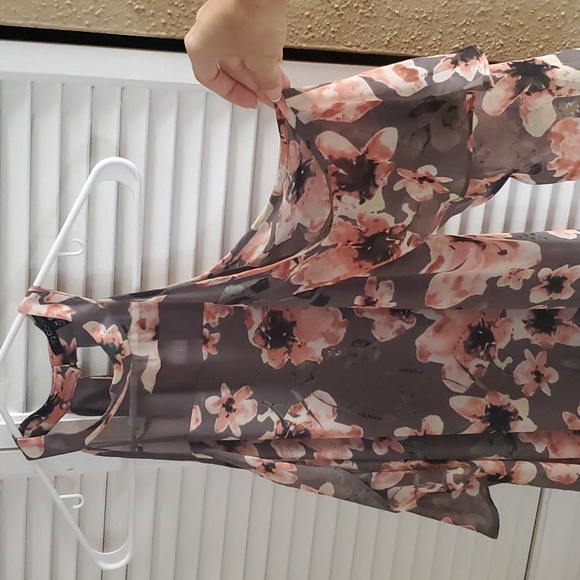 Flowy Floral Dress - Picture 1 of 14